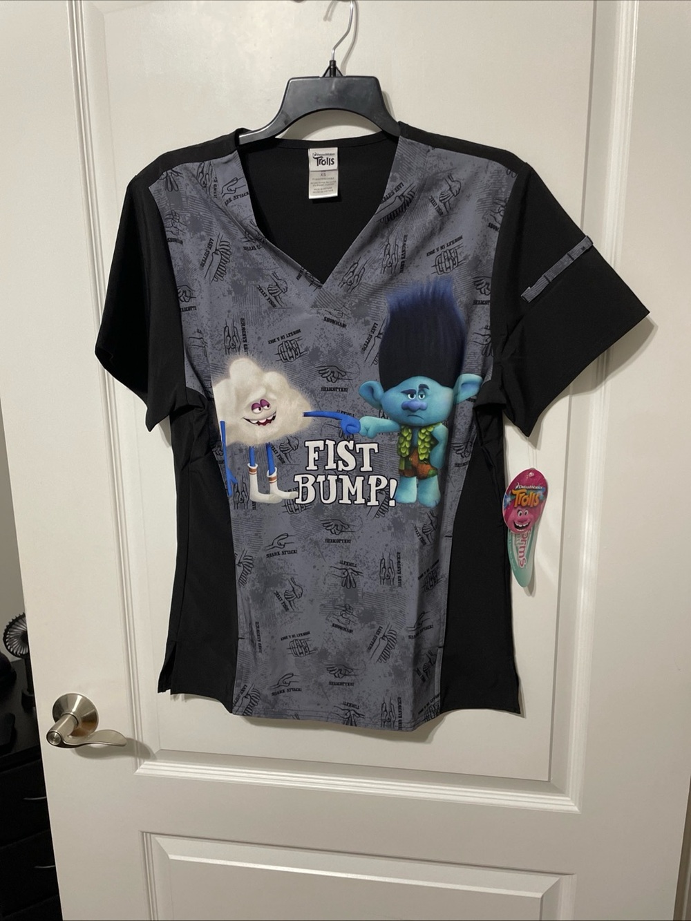 Trolls Cherokee Scrubs Tooniforms Mens V Neck Top New With Tags XS